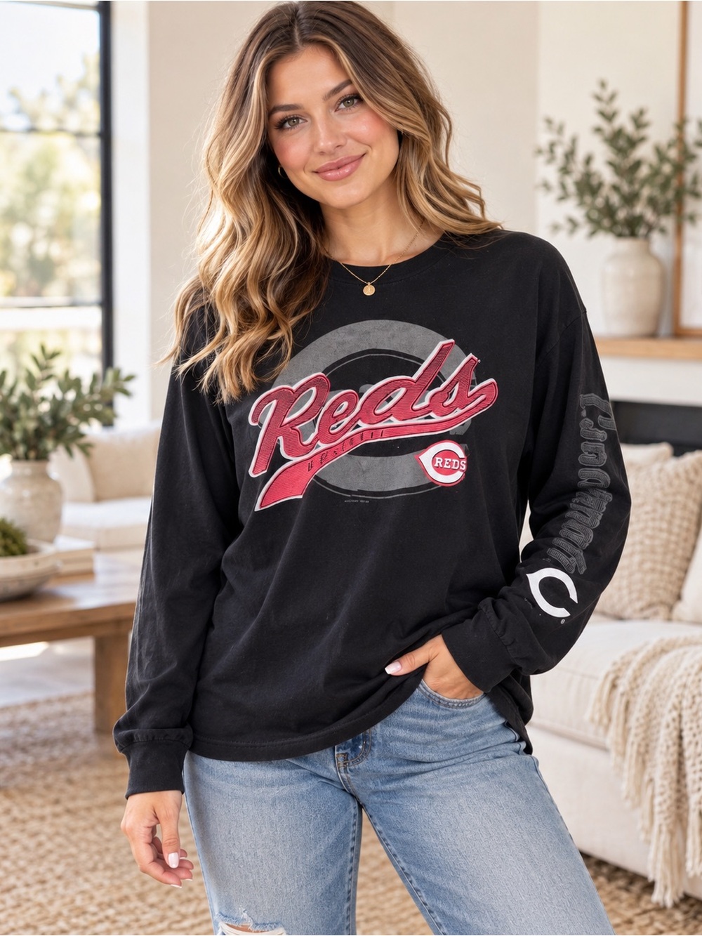 MLB Genuine Merchandise Cincinnati Reds Long Sleeve Graphic Tee - Large